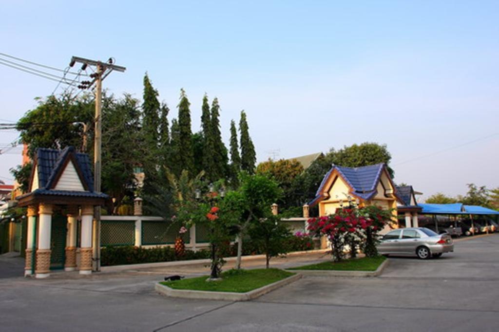 Js Tower Hotel Bangkok Exterior foto